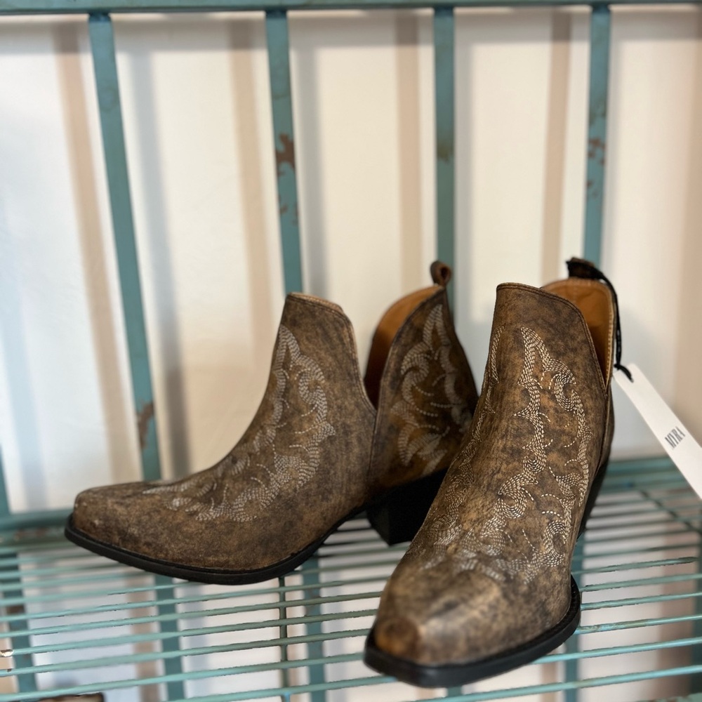 Western Chic! Bronze Brown Ankle Cowboy Boots Stitched Tan Fall Trend - Picture 2 of 15
